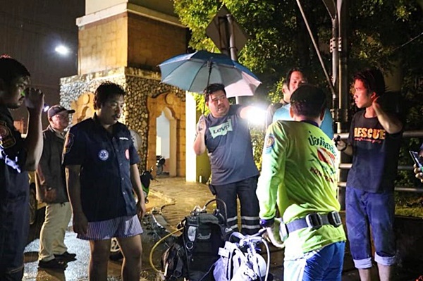 รถดับในอุโมงค์ น้ำทะลักท่วมดับคารถ รถดับในอุโมงค์ น้ำทะลักท่วมดับคารถ