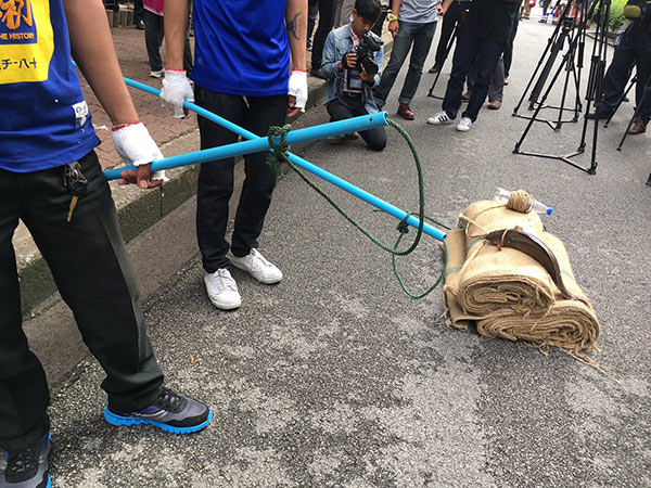 คึกคัก ! ปฏิบัติการจับตัวเงินตัวทองในสวนลุม สื่อไทย-ต่างชาติแห่ทำข่าวตรึม คึกคัก ! ปฏิบัติการจับตัวเงินตัวทองในสวนลุม สื่อไทย-ต่างชาติแห่ทำข่าวตรึม