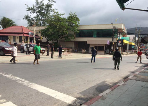 ภูเก็ต สั่งคุมเข้าความปลอดภัยสนามบินสูงสุด หลังเกิดระเบิดป่วน วอนช่วยกันเป็นหูเป็นตา ภูเก็ต สั่งคุมเข้าความปลอดภัยสนามบินสูงสุด หลังเกิดระเบิดป่วน วอนช่วยกันเป็นหูเป็นตา