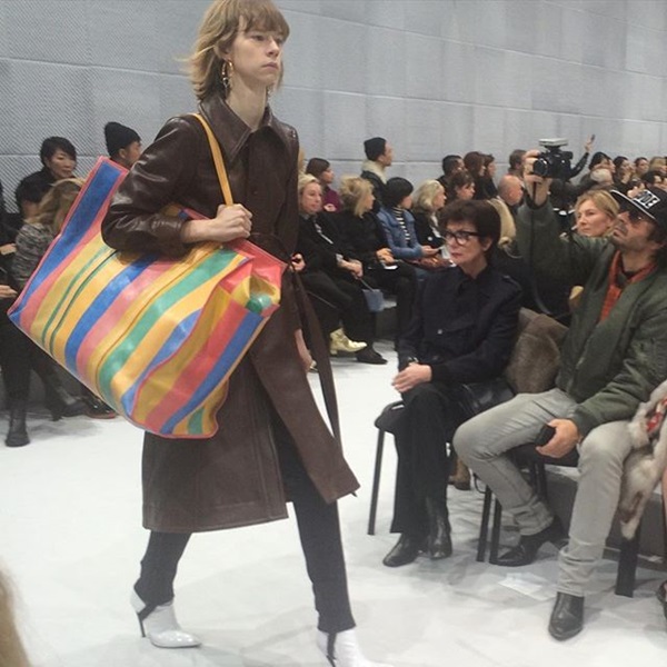ชาวเน็ตแซว กระเป๋าคอลเลคชั่นใหม่ Balenciaga ได้ไอเดียมาจากถุงกระสอบ
