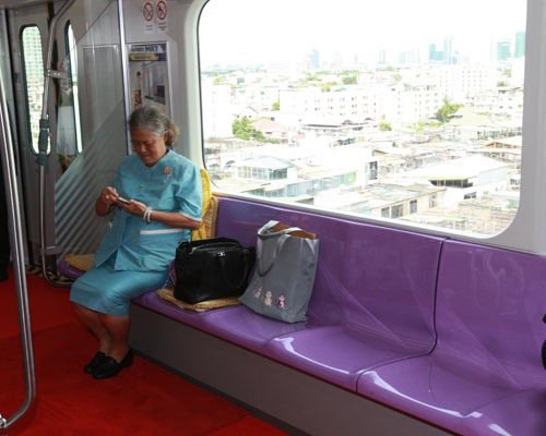 สมเด็จพระเทพฯ เสด็จเปิดรถไฟฟ้าสายสีม่วง พร้อมบริการอย่างเป็นทางการ สมเด็จพระเทพฯ เสด็จเปิดรถไฟฟ้าสายสีม่วง พร้อมบริการอย่างเป็นทางการ