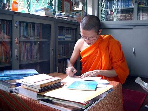 พระมหาวุฒิชัย วชิรเมธี เจ้าของนามปากกา ว.วชิรเมธี