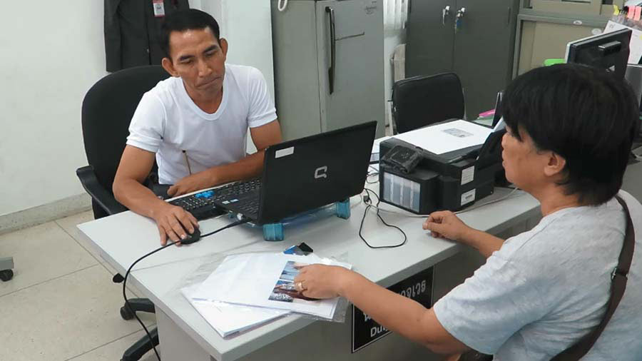 แม่ช้ำใจ...แจ้งความจับลูกชาย กดเงิน 1.2 ล้าน ปรนเปรอวีเจสาว แม่ช้ำใจ...แจ้งความจับลูกชาย กดเงิน 1.2 ล้าน ปรนเปรอวีเจสาว