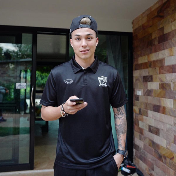 สารัช อยู่เย็น เปิดใจแมน ๆ ใครหล่อที่สุดในทีมชาติไทย คำตอบคือ... สารัช อยู่เย็น เปิดใจแมน ๆ ใครหล่อที่สุดในทีมชาติไทย คำตอบคือ...