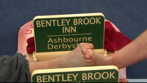 อังกฤษจัดแข่งงัดข้อนิ้วเท้าชิงแชมป์โลกประจำปี 2013 อังกฤษจัดแข่งงัดข้อนิ้วเท้าชิงแชมป์โลกประจำปี 2013