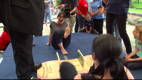 อังกฤษจัดแข่งงัดข้อนิ้วเท้าชิงแชมป์โลกประจำปี 2013 อังกฤษจัดแข่งงัดข้อนิ้วเท้าชิงแชมป์โลกประจำปี 2013