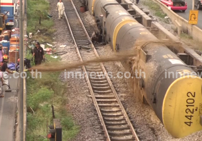 รถไฟบรรทุกน้ำมันตกราง