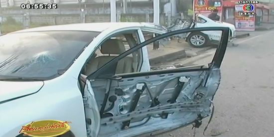 รถชนเสาไฟฟ้า รถชนเสาไฟฟ้า