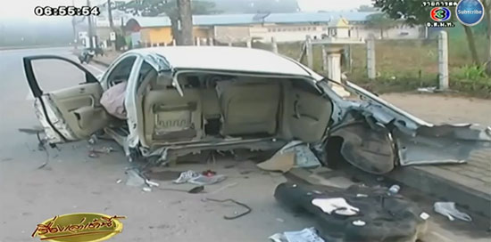 รถชนเสาไฟฟ้า รถชนเสาไฟฟ้า