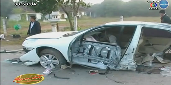 รถชนเสาไฟฟ้า รถชนเสาไฟฟ้า