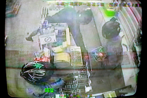 ปล้นแฟมิลี่มาร์ท ปล้นแฟมิลี่มาร์ท