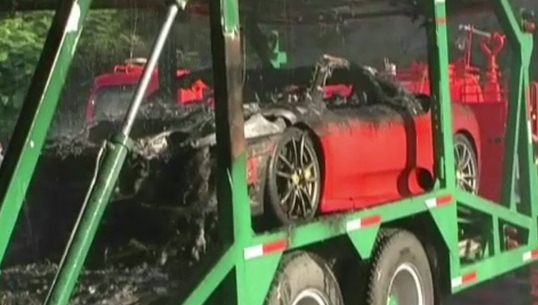 ไฟไหม้รถหรู ไฟไหม้รถหรู