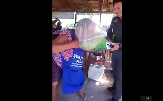 ยายยัดดอกไม้ ยายยัดดอกไม้