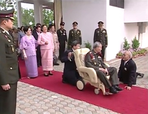 ในหลวงเสด็จทุ่งมะขามหย่อง