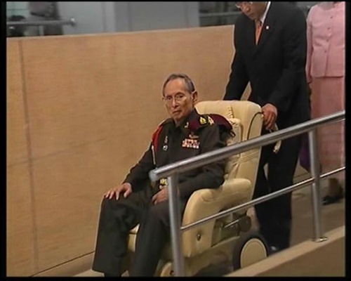 ในหลวงเสด็จทุ่งมะขามหย่อง