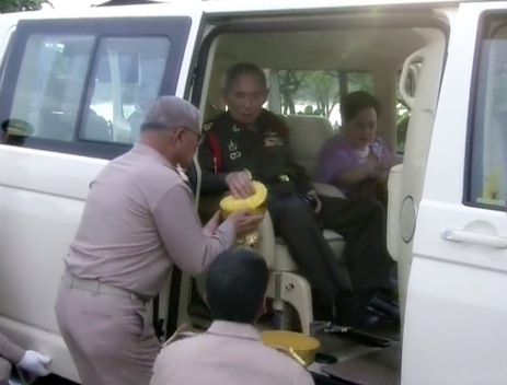 ในหลวงเสด็จทุ่งมะขามหย่อง