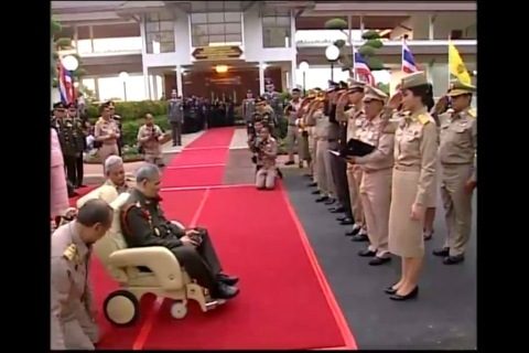 ในหลวงเสด็จทุ่งมะขามหย่อง