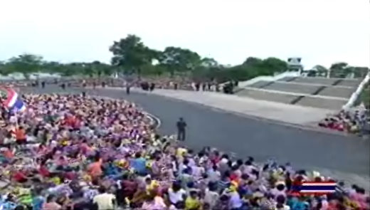 ในหลวงเสด็จทุ่งมะขามหย่อง