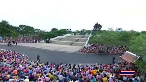 ในหลวงเสด็จทุ่งมะขามหย่อง