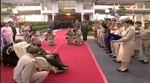 ในหลวงเสด็จทุ่งมะขามหย่อง