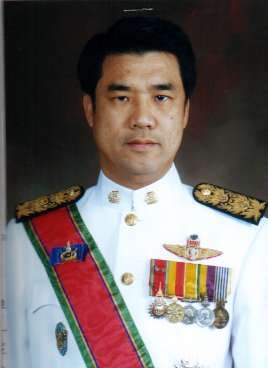 นายสุริยะ จึงรุ่งเรืองกิจ นายสุริยะ จึงรุ่งเรืองกิจ