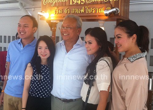 ครอบครัวสุเทพ เทือกสุบรรณ ครอบครัวสุเทพ เทือกสุบรรณ