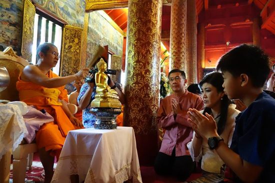 ยิ่งลักษณ์ ชินวัตร ยิ่งลักษณ์ ชินวัตร