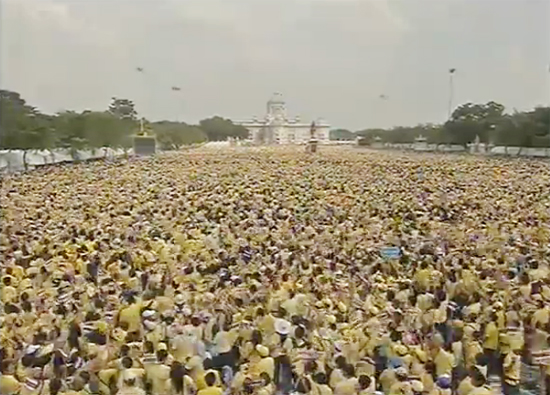 ในหลวงเสด็จสีหบัญชร