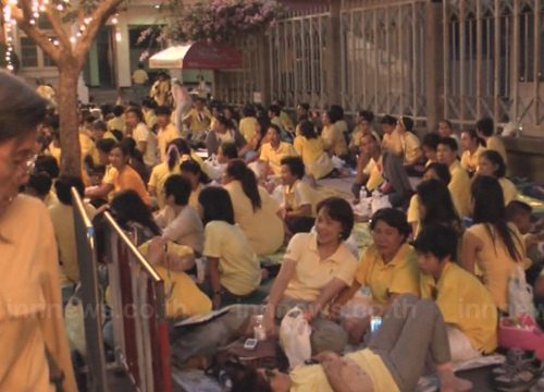 ในหลวงเสด็จสีหบัญชร