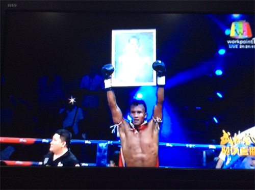 บัวขาว อี้หลง บัวขาว อี้หลง