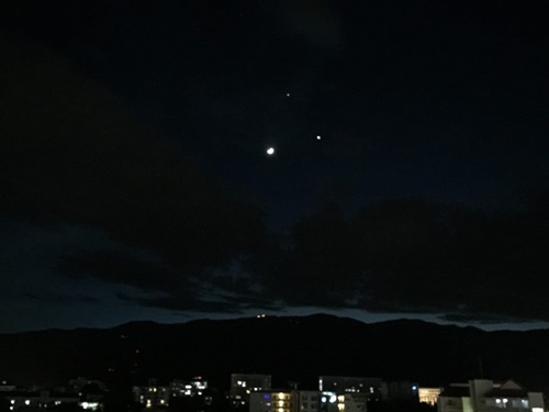 พระจันทร์ยิ้ม ดาวเคียงเดือน