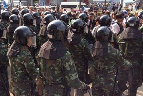 กปปส. บุก สนง.ปลัดกลาโหม กปปส. บุก สนง.ปลัดกลาโหม