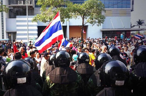 กปปส. บุก สนง.ปลัดกลาโหม กปปส. บุก สนง.ปลัดกลาโหม