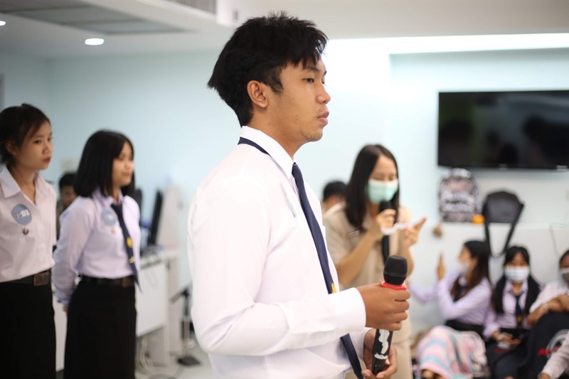 ฮีโร่เสื้อกันฝนม่วง ฮีโร่เสื้อกันฝนม่วง