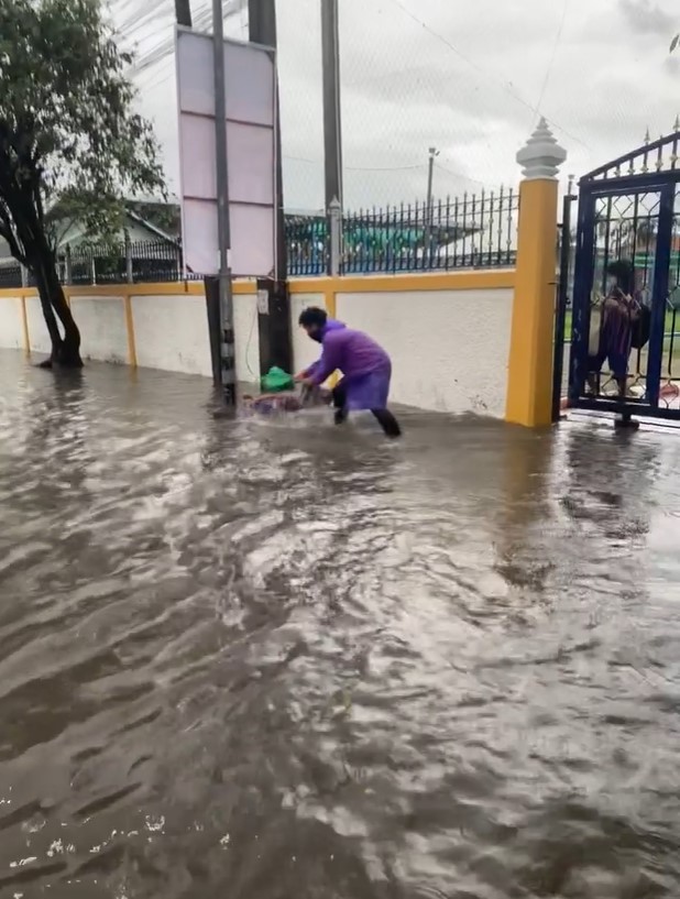 ฮีโร่เสื้อกันฝนม่วง ฮีโร่เสื้อกันฝนม่วง
