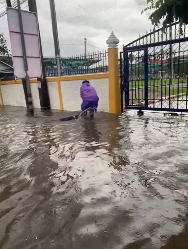 ฮีโร่เสื้อกันฝนม่วง ฮีโร่เสื้อกันฝนม่วง