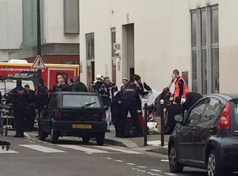 กราดยิง สนพ. กลางกรุงปารีส กราดยิง สนพ. กลางกรุงปารีส