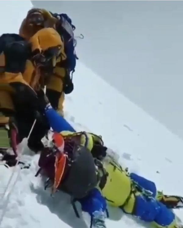 นักปีนเขาเสียชีวิต นักปีนเขาเสียชีวิต