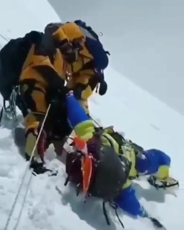 นักปีนเขาเสียชีวิต นักปีนเขาเสียชีวิต