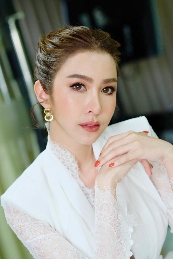 ไฮโซม่านฟ้า อรปภัตร จันทรสาขา ไฮโซม่านฟ้า อรปภัตร จันทรสาขา