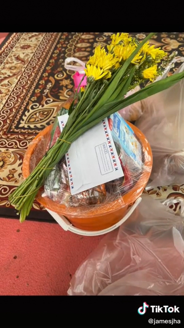 ถ่ายรูปติดหน้าคนแก่ ถ่ายรูปติดหน้าคนแก่