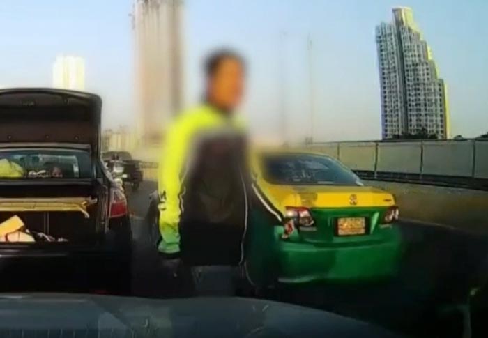 ขับรถปาดหน้า ทำร้ายร่างกาย ขับรถปาดหน้า ทำร้ายร่างกาย