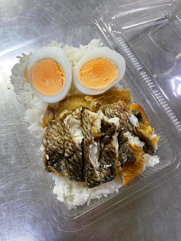 หมูทอดเจ๊จง หมูทอดเจ๊จง