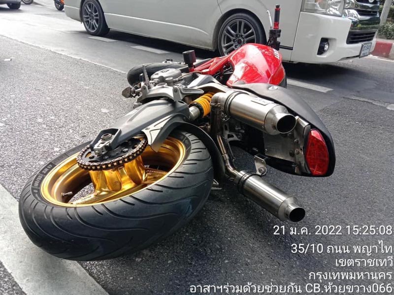 บิ๊กไบค์ชนหมอ บิ๊กไบค์ชนหมอ