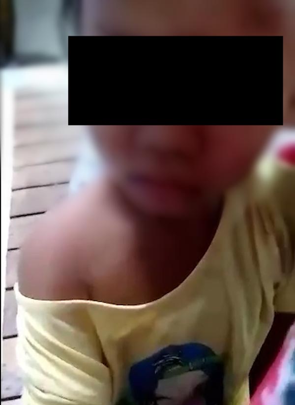แม่ตีลูกกลางร้านเนื้อย่าง แม่ตีลูกกลางร้านเนื้อย่าง