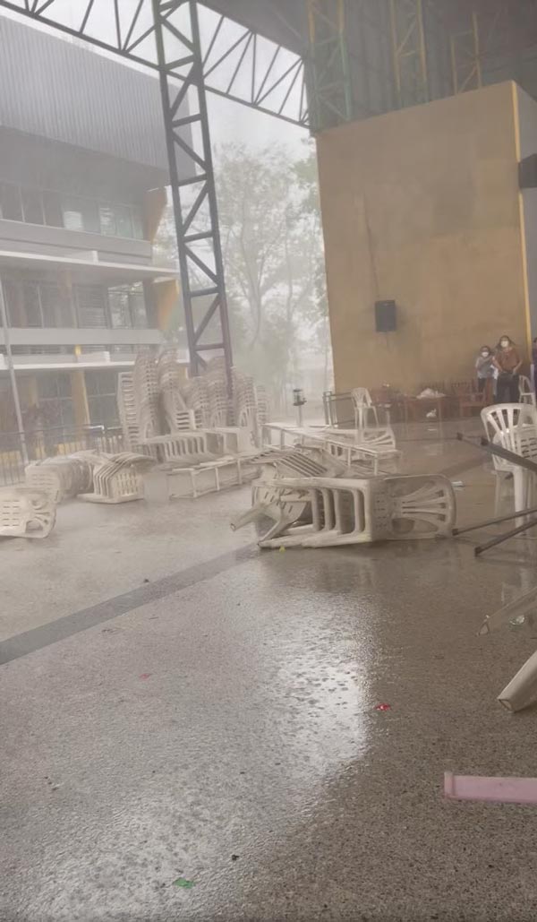 พายุถล่ม วันซ้อมรับปริญญา พายุถล่ม วันซ้อมรับปริญญา