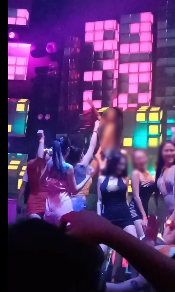 ออย รอยจูบ ออย รอยจูบ