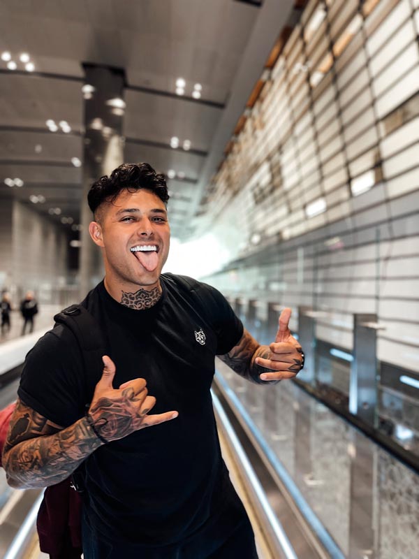 หนุ่มตามหา AirPod หนุ่มตามหา AirPod