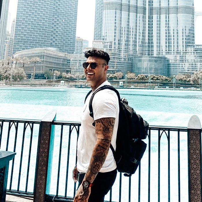 หนุ่มตามหา AirPod หนุ่มตามหา AirPod