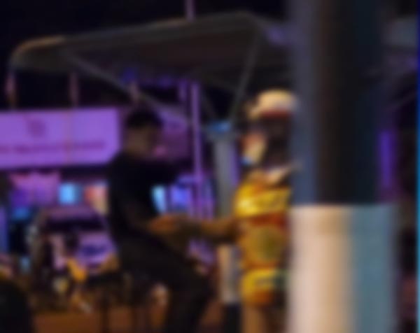 ตำรวจล่อซื้อ น้ำยาบุหรี่ไฟฟ้า ตำรวจล่อซื้อ น้ำยาบุหรี่ไฟฟ้า